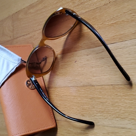 Tory Burch Sunglasses - Picture 4 of 4